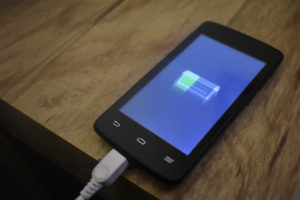 Smartphone beim Ladevorgang