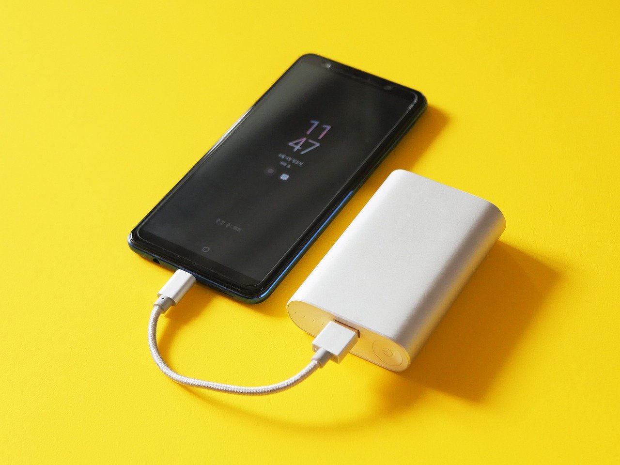 Powerbank gleichzeitig entladen laden